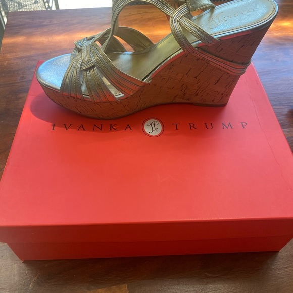 Ivanka Trump Cork Wedges 10.5 - Picture 4 of 11